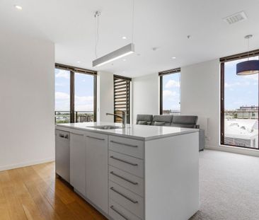 Bright & Airy Open-Plan 79sqm 2 bedroom Apartment with Stunning Views - Photo 5