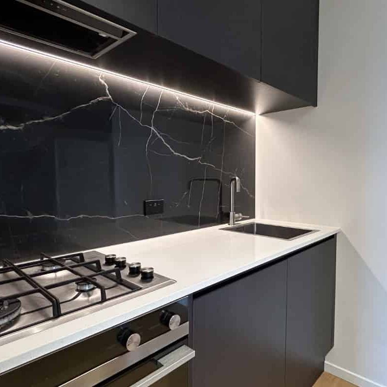 Stylish 1 Bed Apartment - Photo 1