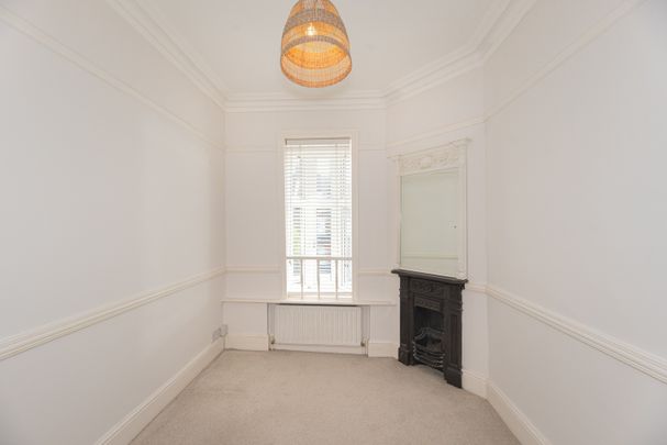 5 Bed Semi-Detached House, Queens Road, SW19 - Photo 1