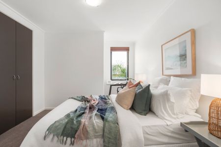 2 BEDROOM, 2 CAR SPACE IN ELWOOD - Photo 4