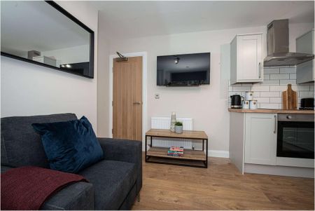 3 bedroom flat to rent - Photo 2