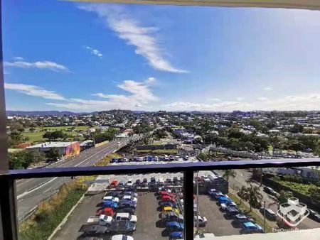 FURNISHED APARTMENT 2 BED, 1 BATH, 1 CAR SPACE ON 50 HUDSON ROAD ALBION QLD 4010 - Photo 2