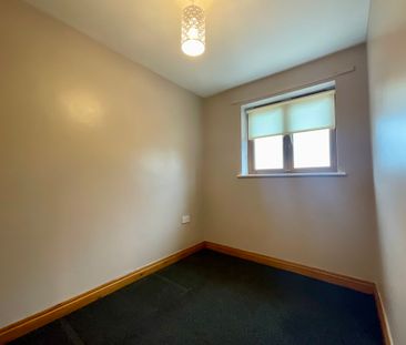 3 bedroom Mid Terraced House to let - Photo 6