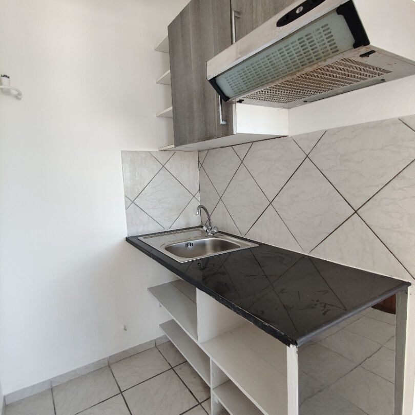 Location appartement 1 pièce, 16.65m², Fort-de-France - Photo 1