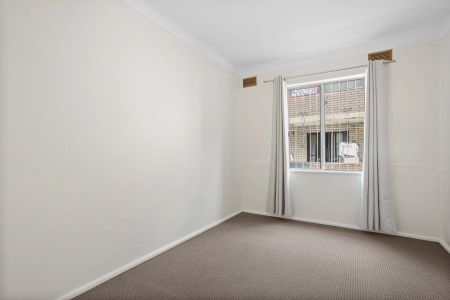 Stylish Apartment in Ideal Location - Photo 4