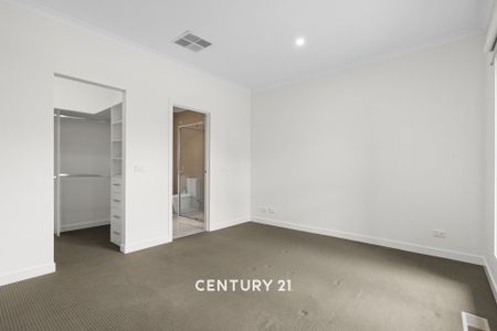 Modern Living in Prime Location&excl; - Photo 2