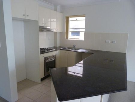 Modern 2 bedroom unit in the heart of Hurstville - Photo 4