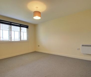 Ovaltine Court, Kings Langley - Photo 1