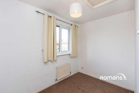 Fallowfield, Yateley, Hampshire, GU46 - Photo 3