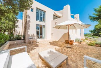 Es Cubells, Balearic Islands 07839