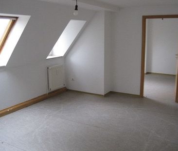 Top-Wohnung Komplett weiss tapeziert mit neuem Bad und Laminat ! - Photo 4