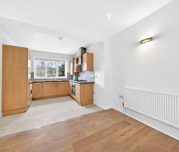 Water Lane, Ilford, Essex IG3 - Photo 1