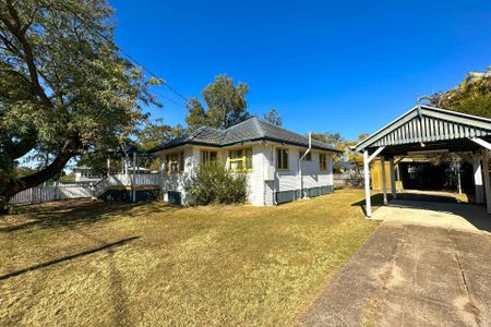Spacious Family Home in Great Location! - Photo 2