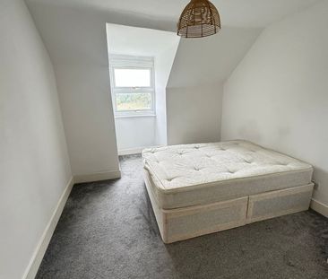 3 Bed Flat, Whipps Cross Road, E11 - Photo 4