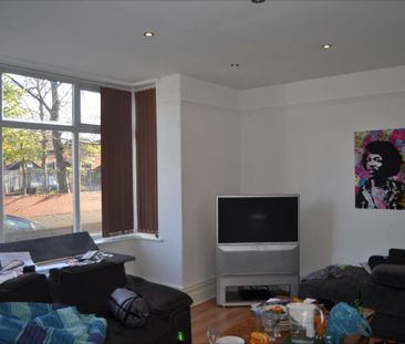 7 Bed Semi-Detached House, Curzon Avenue, M14 - Photo 3