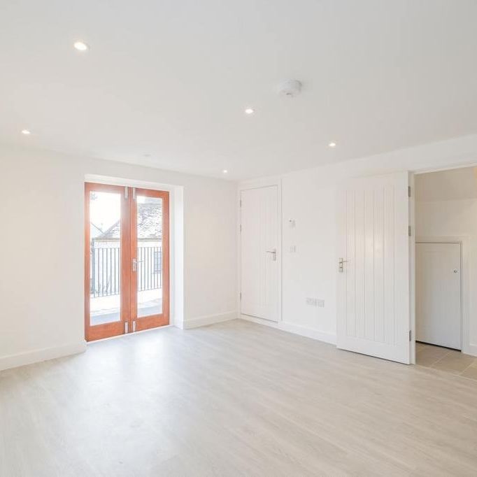 High Street, Ongar, Essex - Photo 1