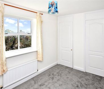 2 bedroom end of terrace house to rent - Photo 2