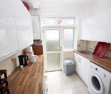 Old Oak Common lane, East Acton, London, W3 7DT - Photo 2