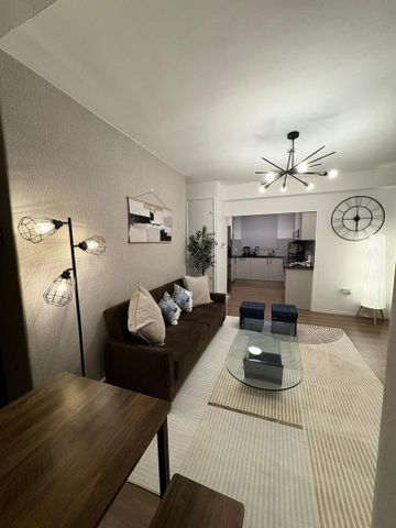 3 bedroom flat to rent - Photo 5