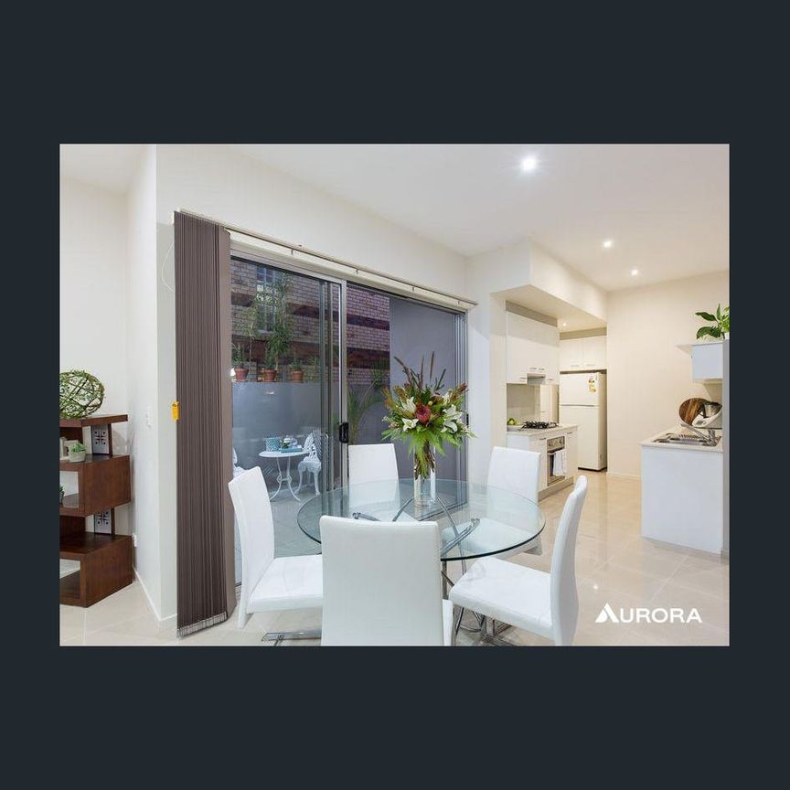 Luxurious Two-Level Townhouse in Morningside’s Premier Precinct - Photo 1