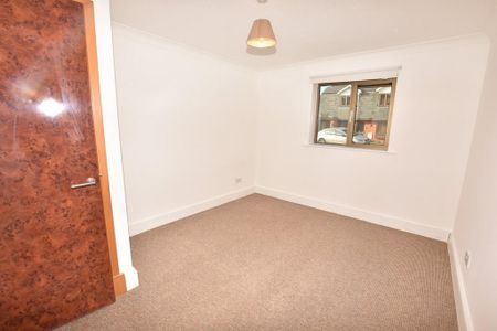 2 bedroom ground floor maisonette to rent - Photo 5