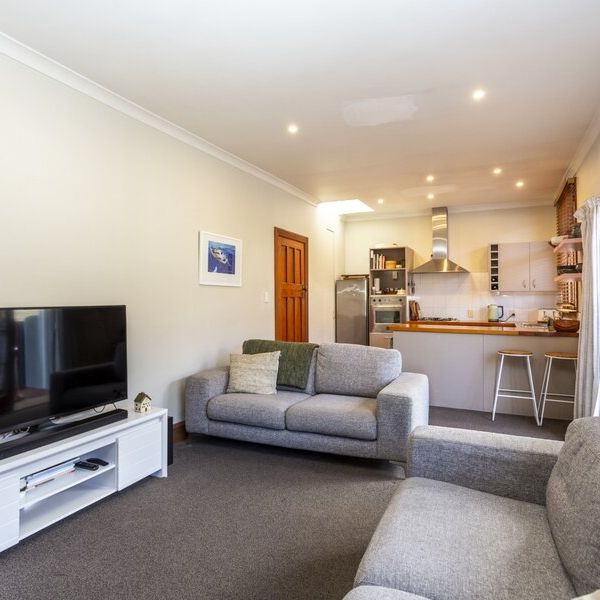 Lovely 3-bedroom character home! - Photo 1