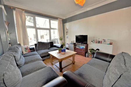 8 bedroom House in Richmond Avenue, Leeds - Photo 2