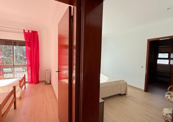 Excellent 1 bedroom flat with generous areas well located in Albufeira.