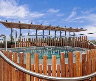 Chic Living in a Prime Location - Photo 4