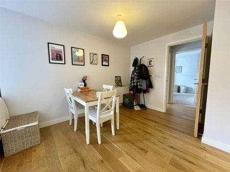 2 Bedroom - Photo 2