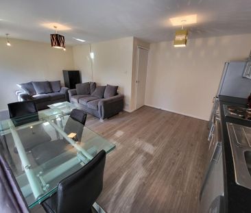 4 bedroom semi-detached house to rent - Photo 2