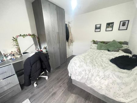 4 bedroom terraced house to rent - Photo 2