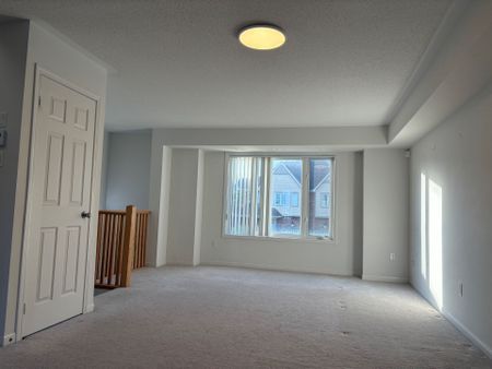 For Lease - 173 Lewis Honey Drive Unit# 54, Aurora, Ontario - Photo 2