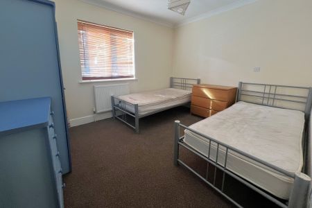 Bridge Wharf, Chertsey, Surrey, KT16 - Photo 5