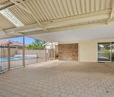 Spacious Family Living in Prestigious Applecross - Photo 4