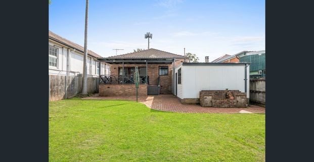 TIMELESS BEAUTY - Photo 1