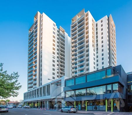 Super modern and spacious apartment, located in one of Parramatta's premier residential district - Photo 3