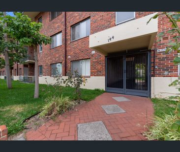Furnished Ground Floor One Bedroom Apartment - Photo 1