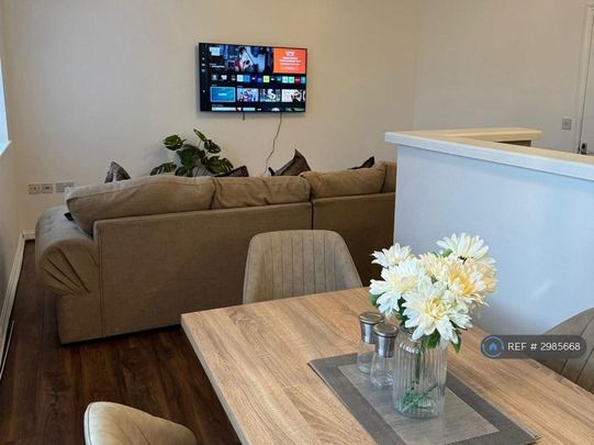 2 bedroom flat to rent - Photo 1