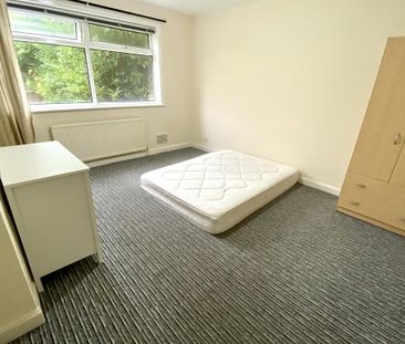 4 bedroom semi-detached house to rent - Photo 4