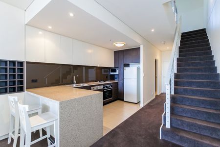Split-Level Apartment | Massive & Cozy | 3 x Balconies - Photo 3