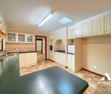 Great family home with highspan garage - Photo 6