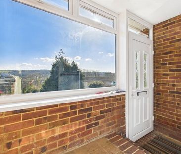 4 bedroom semi-detached house to rent - Photo 2