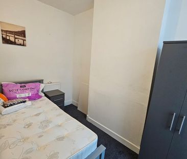Room in a Shared House, Tenby Road, B13 - Photo 3