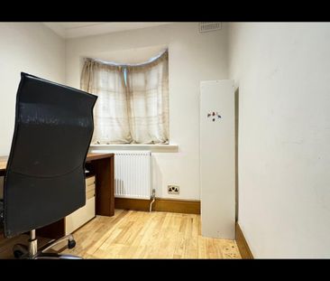 5 Bed Terraced House, Manor Road, IG11 - Photo 2