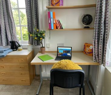 1 bedroom in a house share to rent - Photo 2