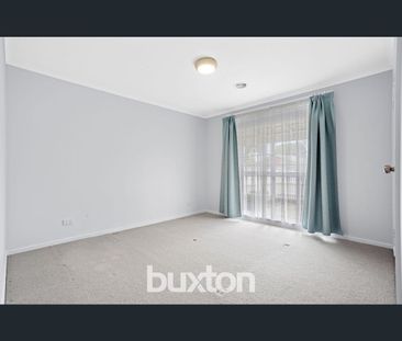 2/62 Field Avenue, Edithvale, Vic 3196 - Photo 2