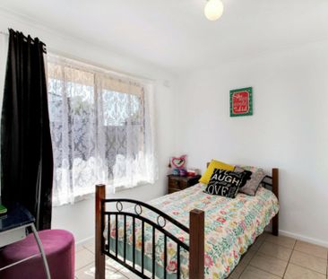 Well-Maintained 3-Bedroom Home - Photo 5