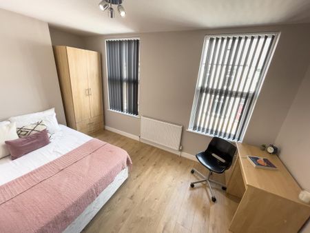 4 bedroom terraced house to rent - Photo 5