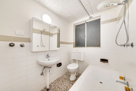 Private Ground Floor Apartment in Prime Location - Photo 5